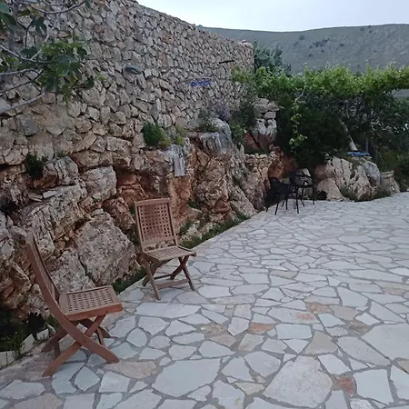 Zoe Qëparo