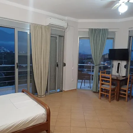 Vila Zoe Qëparo